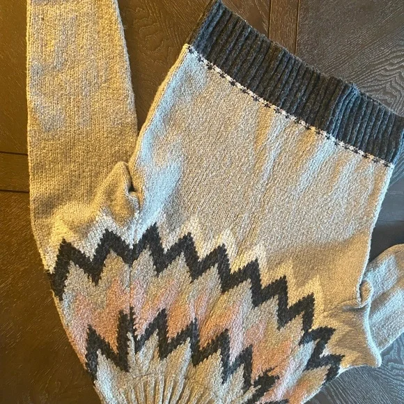 Sweater - Picture 2 of 8